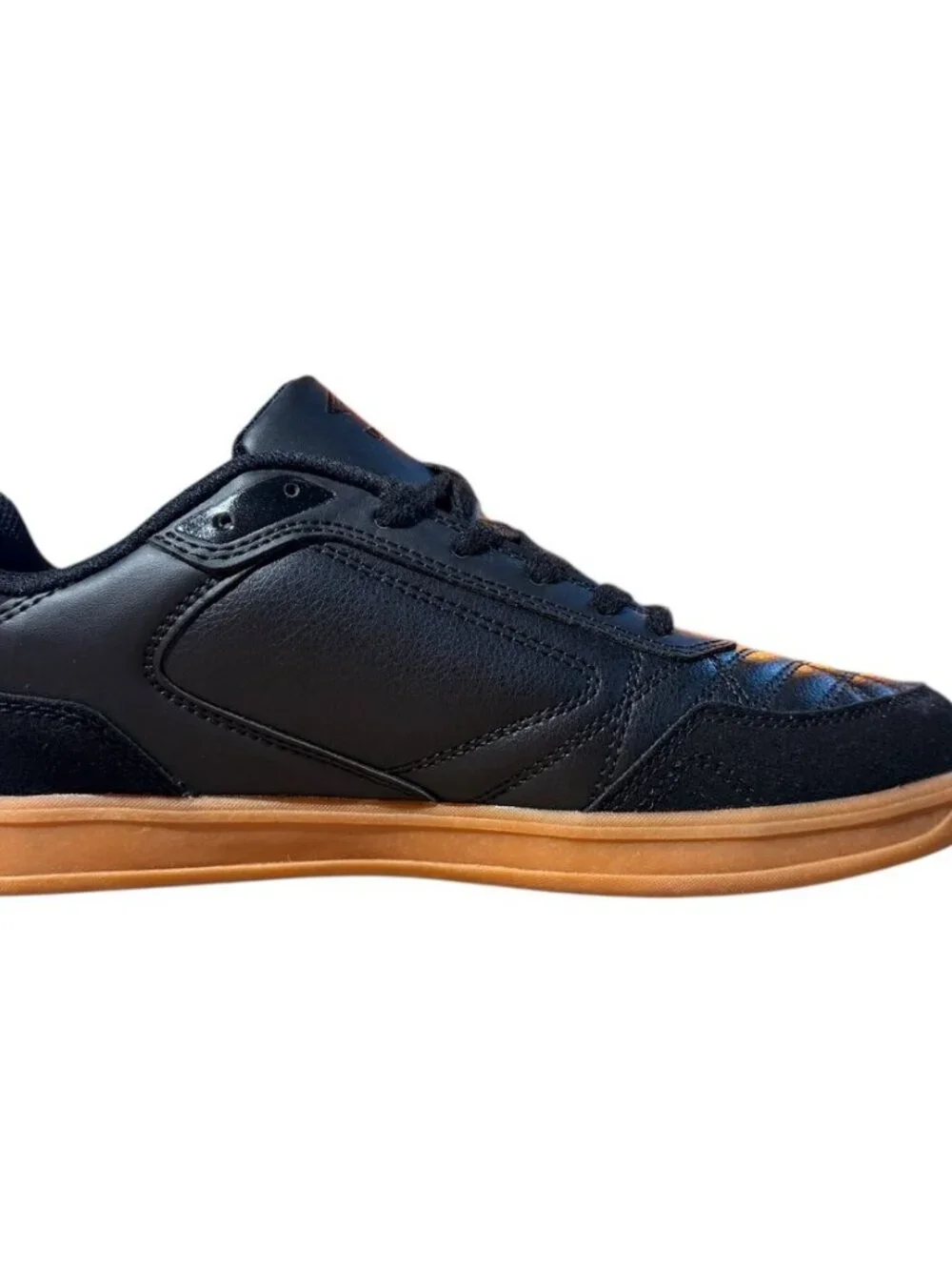 New Without Box Umbro Men's 8.5 Black Leather Gum Sole